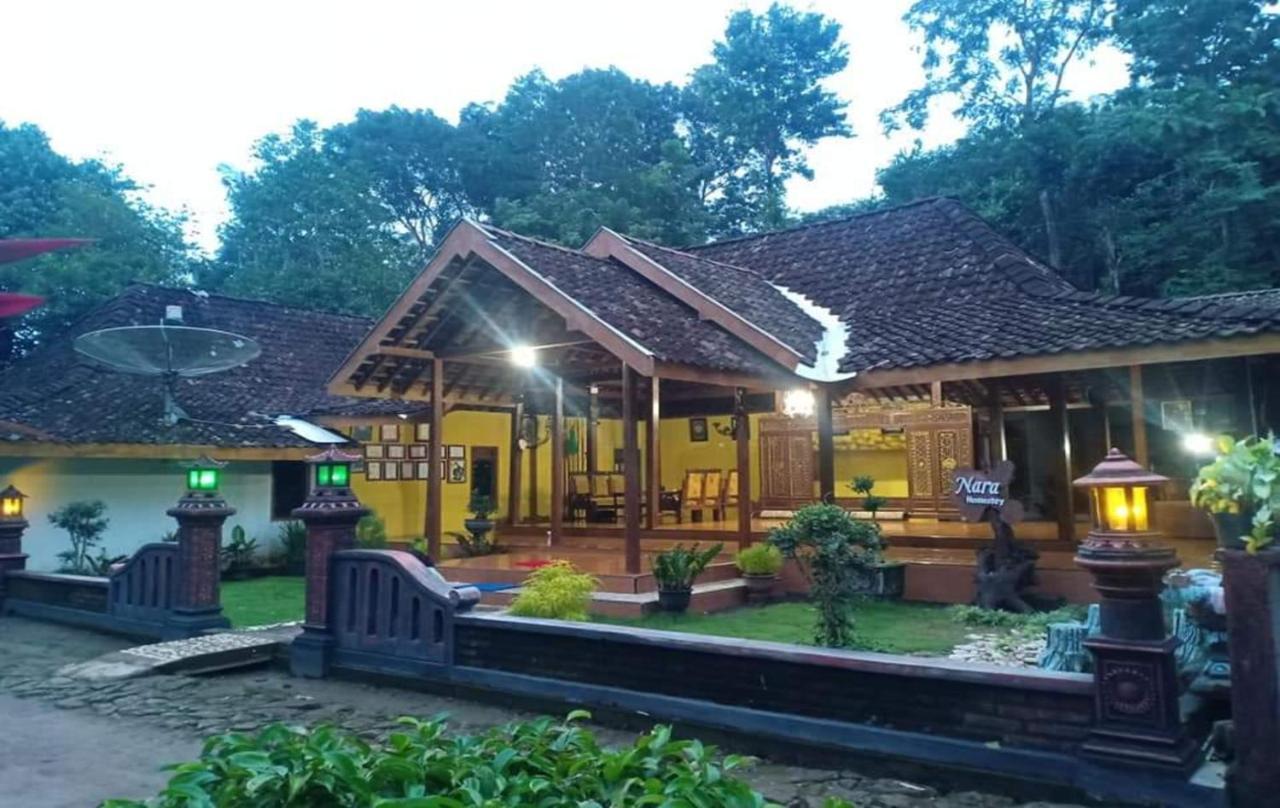 Nara Homestay Syariah Mangunan Exterior foto